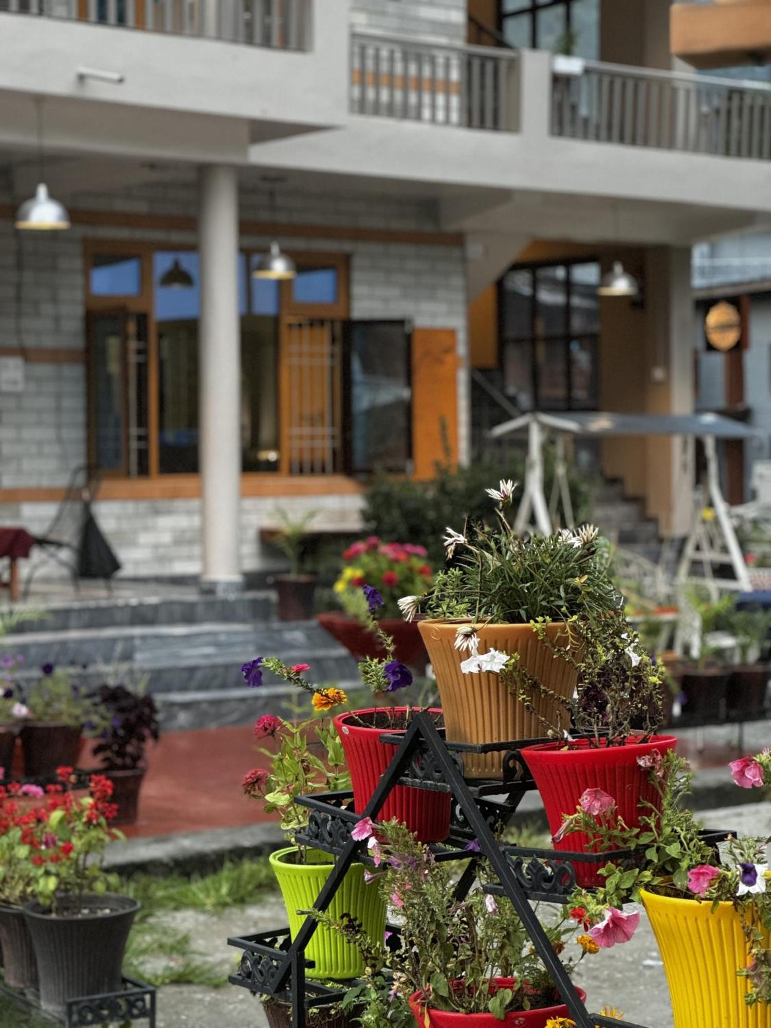 The Royal Orchard Kasol Exterior foto