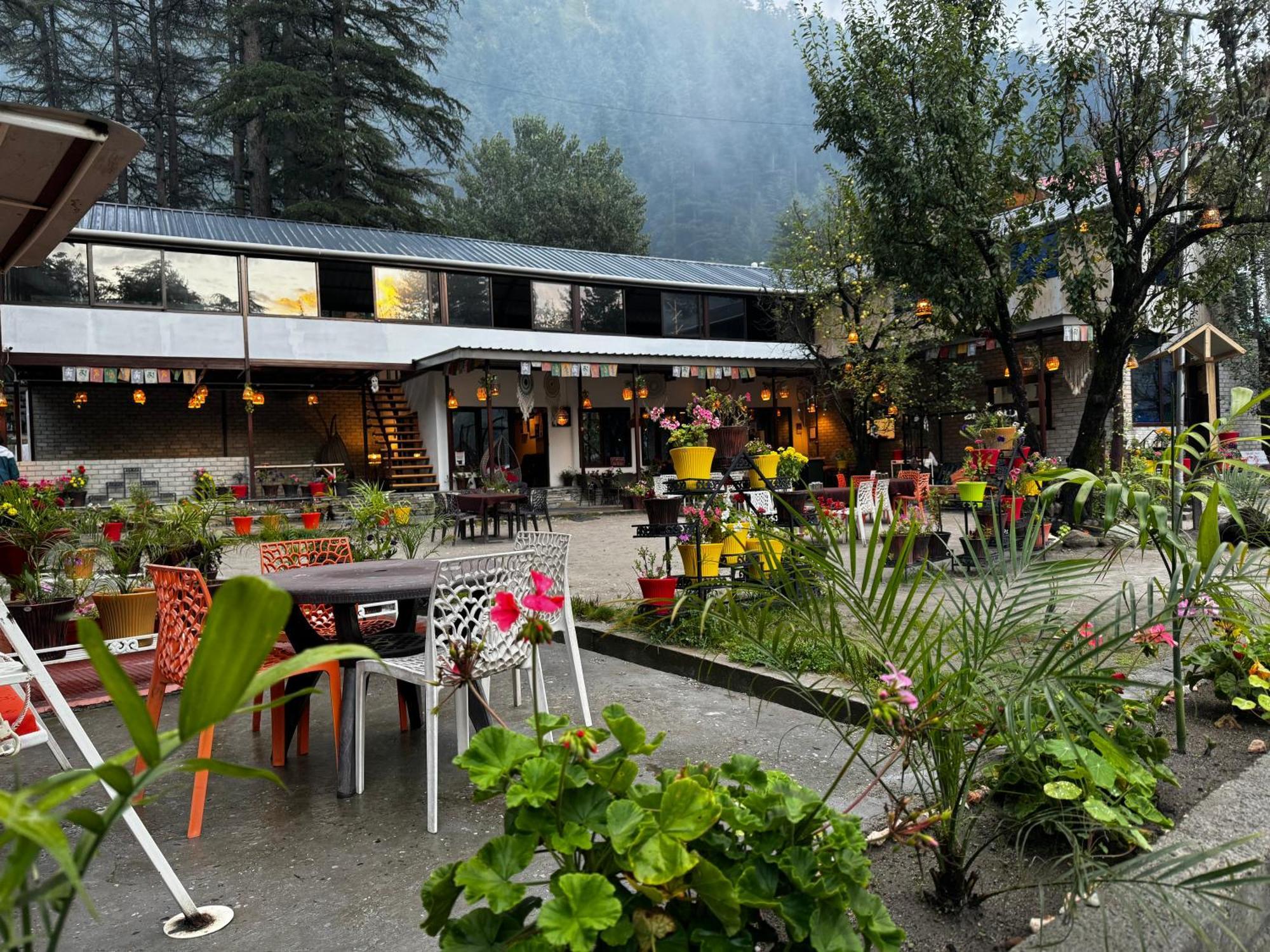 The Royal Orchard Kasol Exterior foto