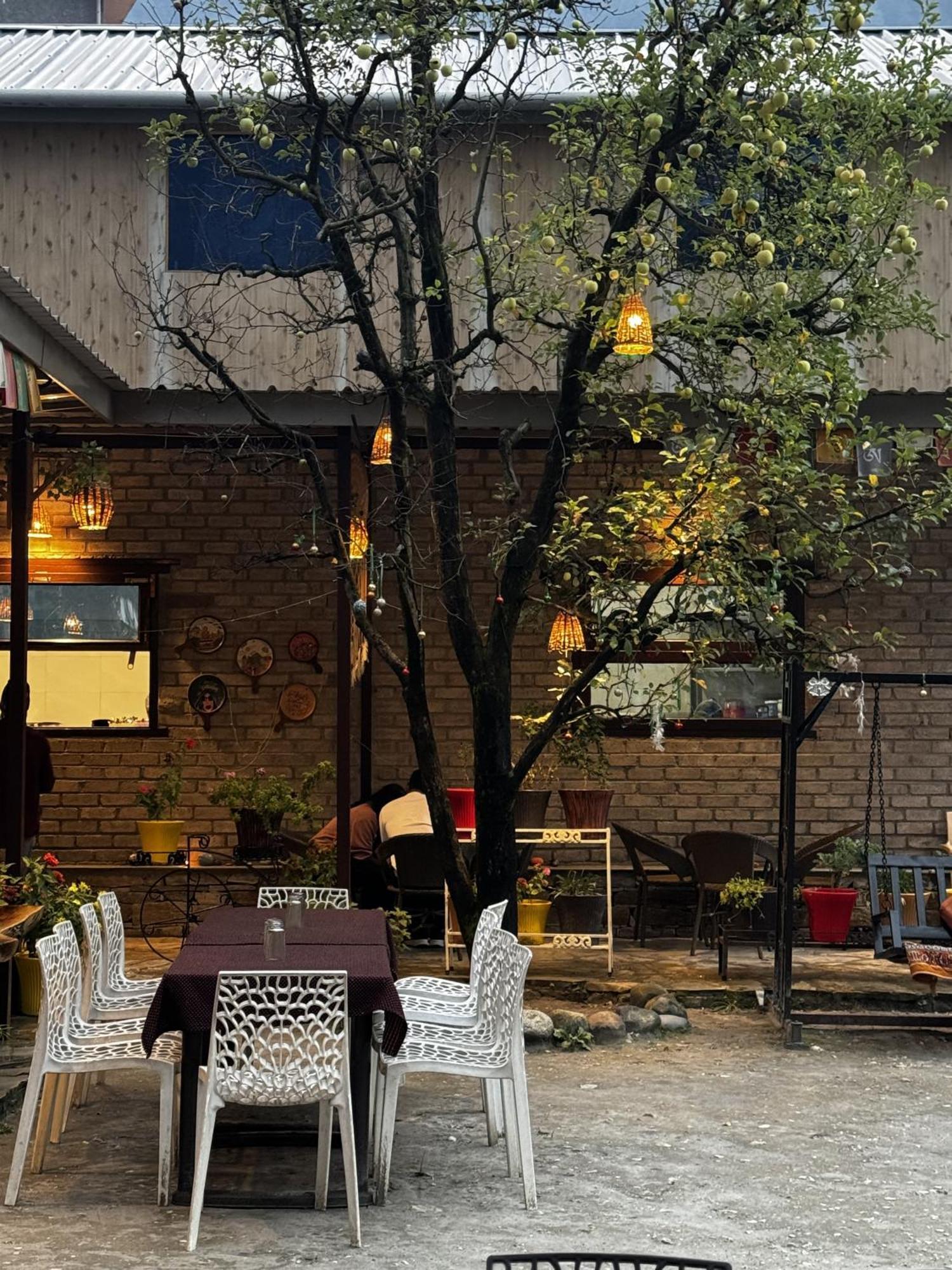 The Royal Orchard Kasol Exterior foto