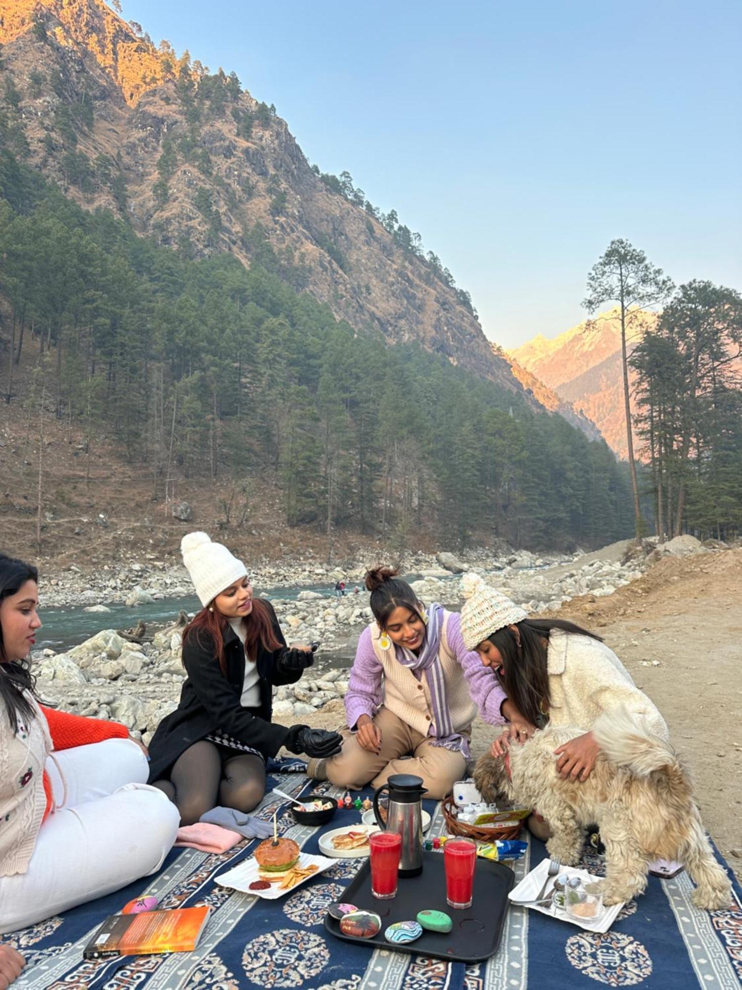 The Royal Orchard Kasol Exterior foto