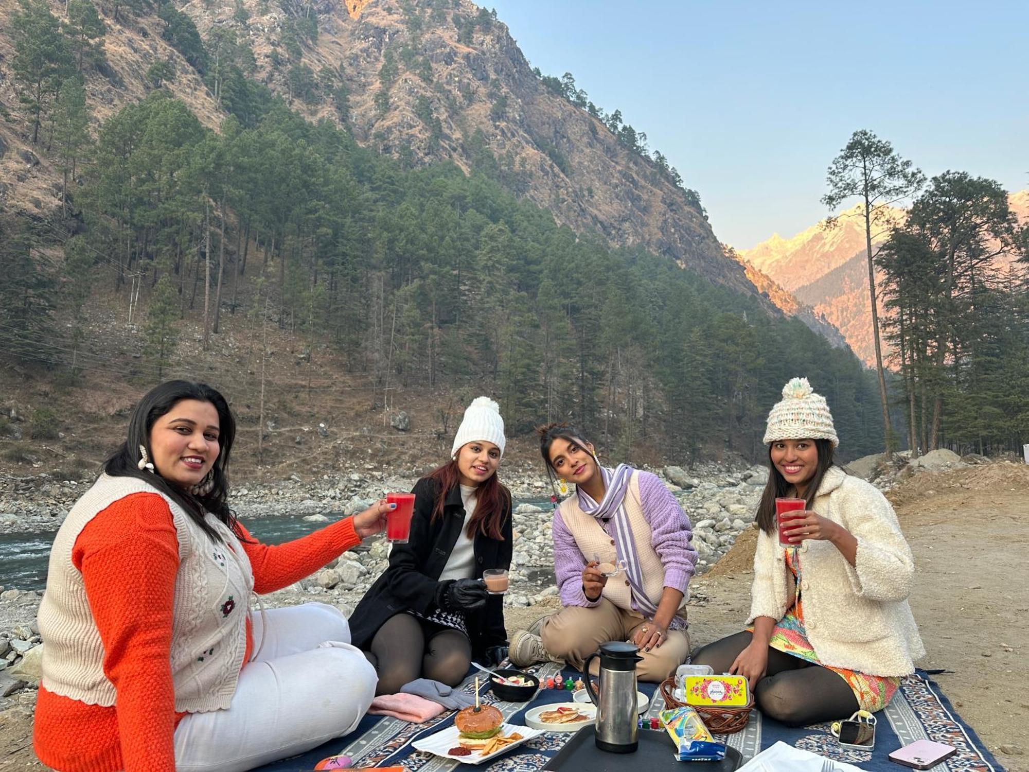 The Royal Orchard Kasol Exterior foto